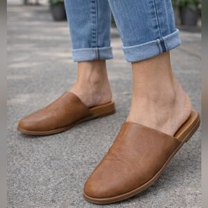 Lucky Brand Brown Leather Mule Slides Size 6 Slip-On Flat Sandals Comfort